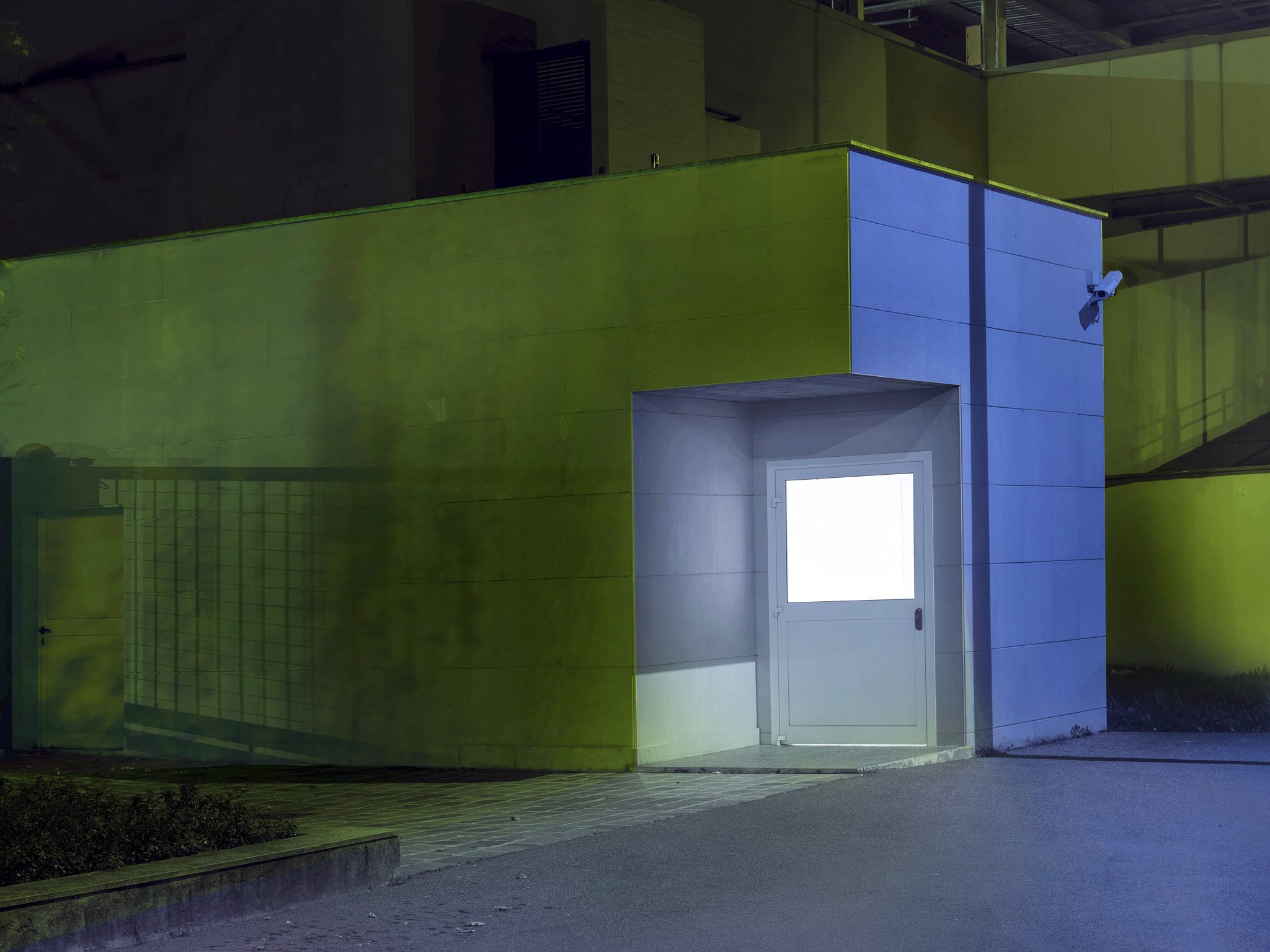ELECTRIC-DELIGHT-FASHION-EDITORIAL-RIDERS-MAGAZINE-MILANO-03