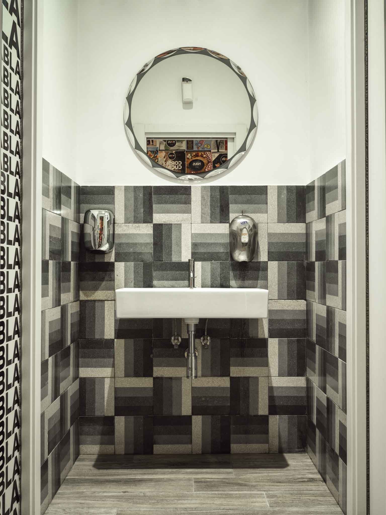 ARCHITETTURA E RISTRUTTURAZIONE